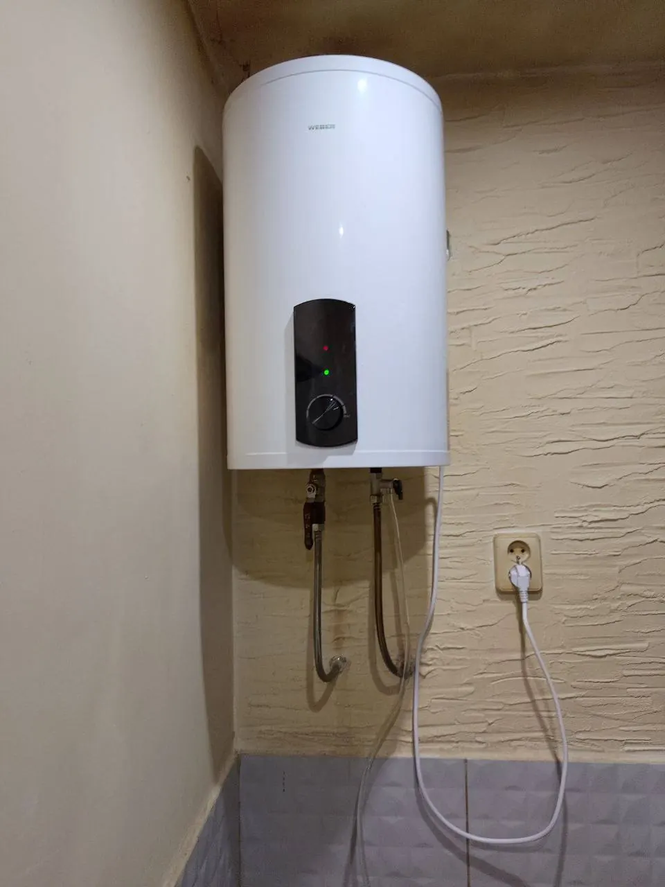Bojler elektryczny na ścianie — DobryHydraulik Łódź