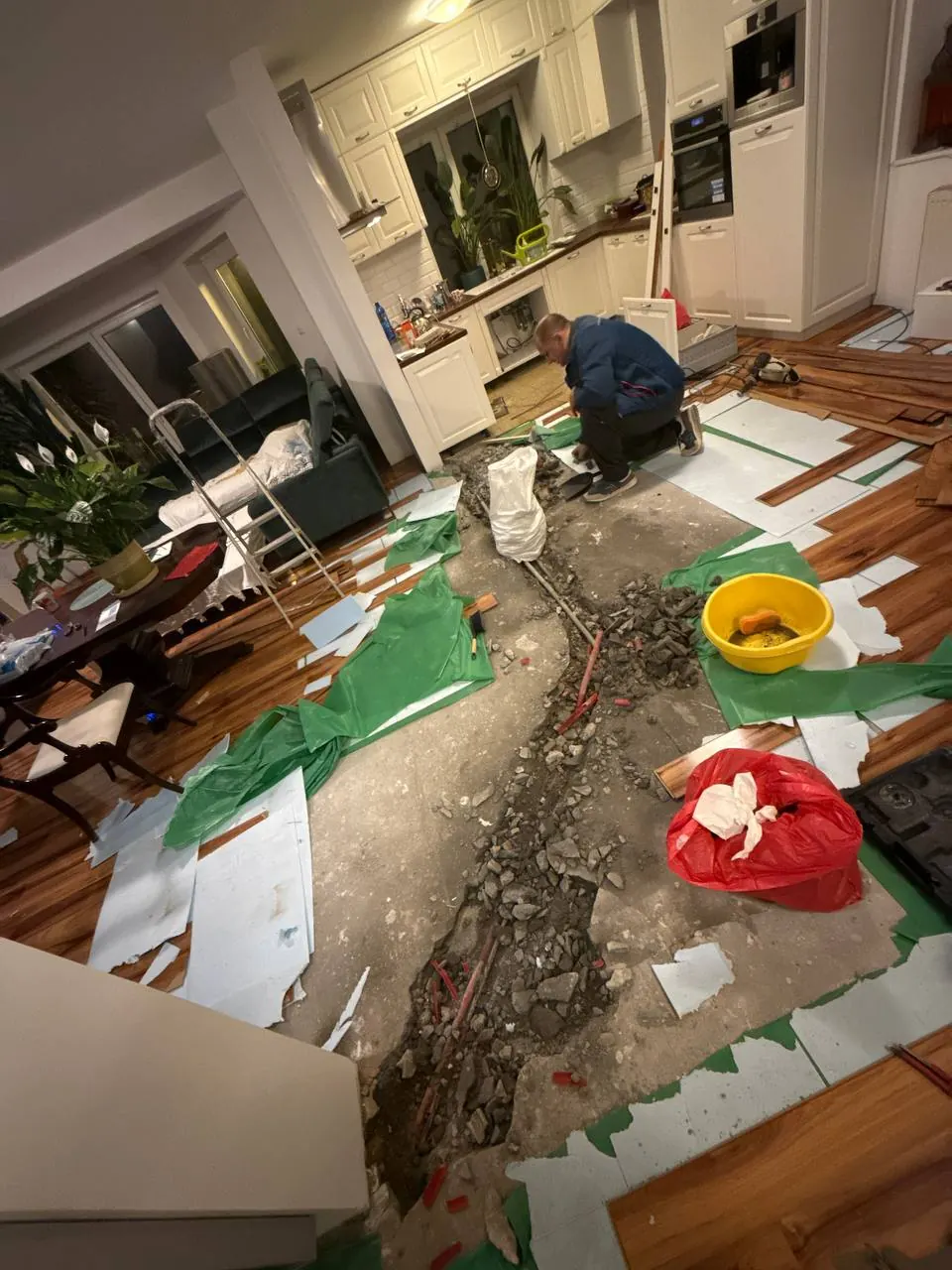 Duża przeróbka instalacji pod posadzką w mieszkaniu — DobryHydraulik Łódź