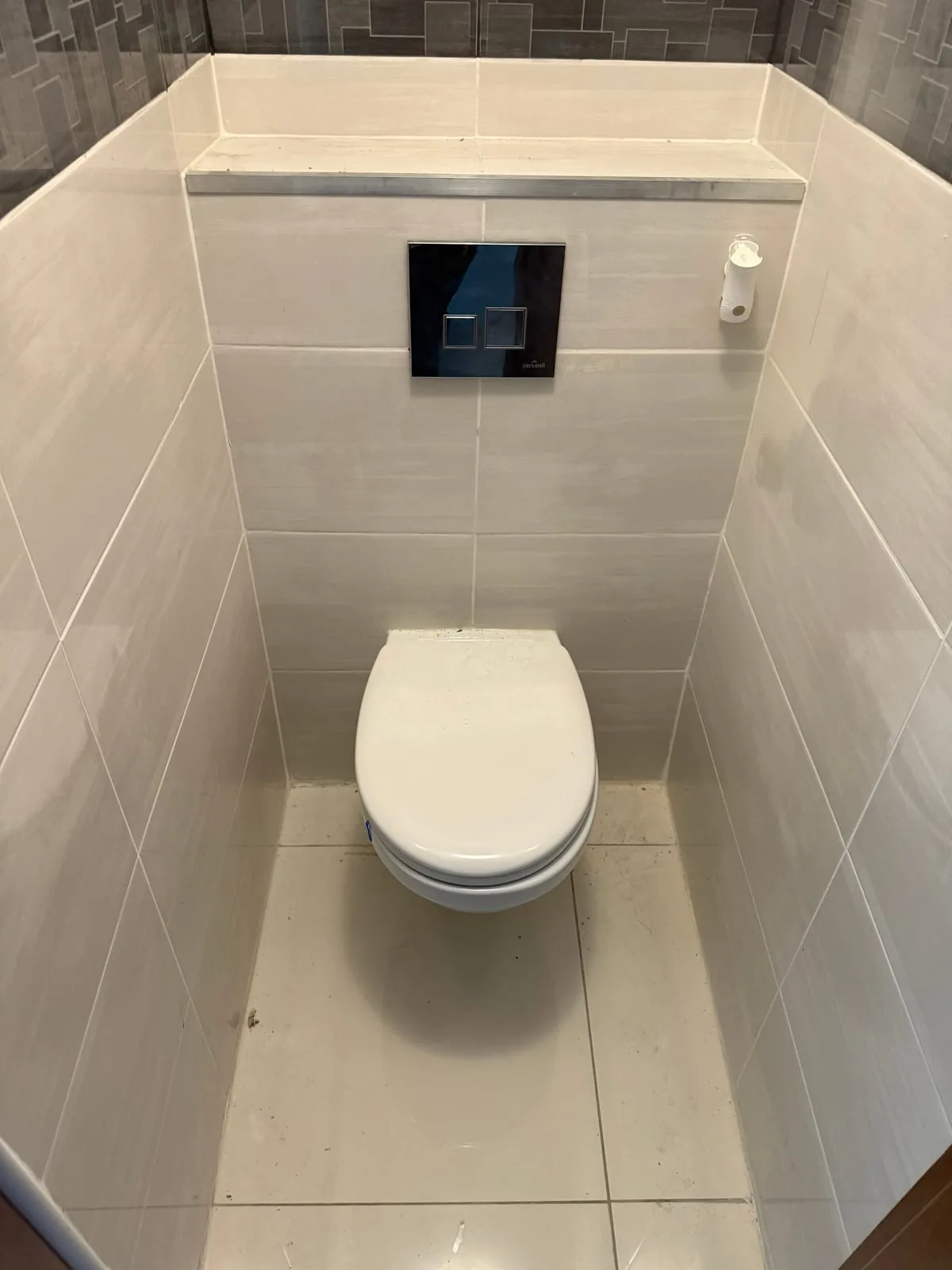 WC podwieszane z czarnym przyciskiem — DobryHydraulik Łódź
